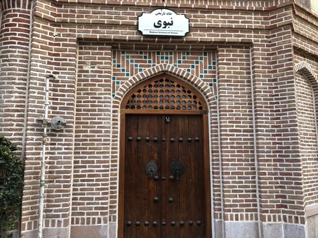 درب ورودی اقامتگاه سنتی نبوی قزوین